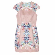 探秘Issa灰色蝙蝠长袖V领连身衣的相似单品与品牌魅力